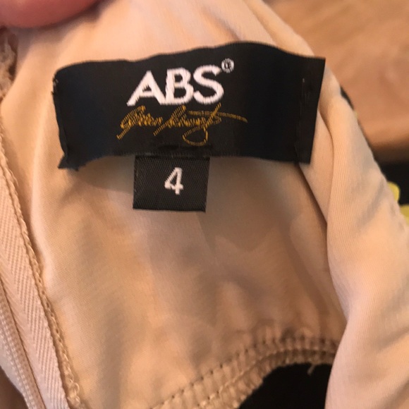 ABS pleated yellow dress - Picture 4 of 7